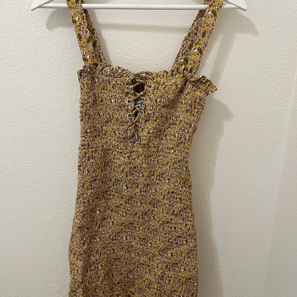 NEW Yellow floral mini dress. Adjustable straps, smocked cinching